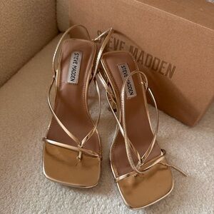 Used 2 times cute kitten strappy heel